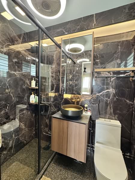 716 Ang Mo Kio Avenue 6, 716 Ang Mo Kio Avenue 6, 3 Bedrooms, 1,280 sqft, HDB Flat For Sale, by Noonal Farina, 500221359 - Bathroom - PropertyGuru.com.sg