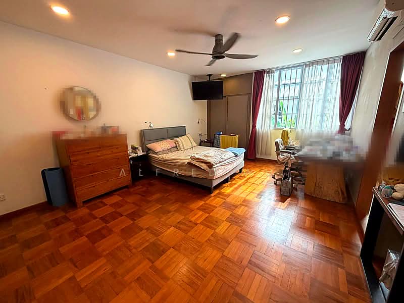 Rare Rebuild-Ready Inter-Terrace at Holland Grove Road, , 4 Bedrooms, 2,740 sqft, Terraced House For Sale, by Alfred Wu, 500221365 - Bedroom - PropertyGuru.com.sg