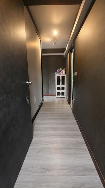 442C Bukit Batok West Avenue 8, 442C Bukit Batok West Avenue 8, 3 Bedrooms, 990 sqft, HDB Flat For Sale, by Kamarul Realtor, 500221372 - Corridor - PropertyGuru.com.sg