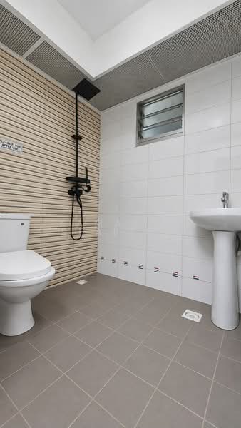 442C Bukit Batok West Avenue 8, 442C Bukit Batok West Avenue 8, 3 Bedrooms, 990 sqft, HDB Flat For Sale, by Kamarul Realtor, 500221372 - Bathroom - PropertyGuru.com.sg