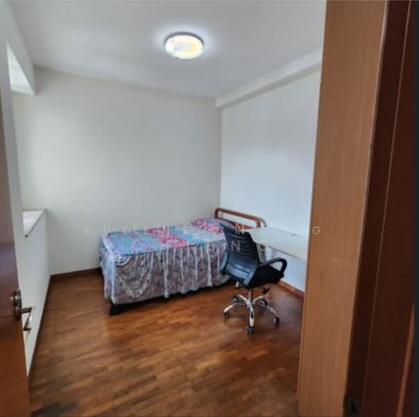 Queens, 10 Stirling Road, 5 Bedrooms, 1,195 sqft, Condominium For Rent, by Eugene Chieng, 500221376 - Bedroom - PropertyGuru.com.sg