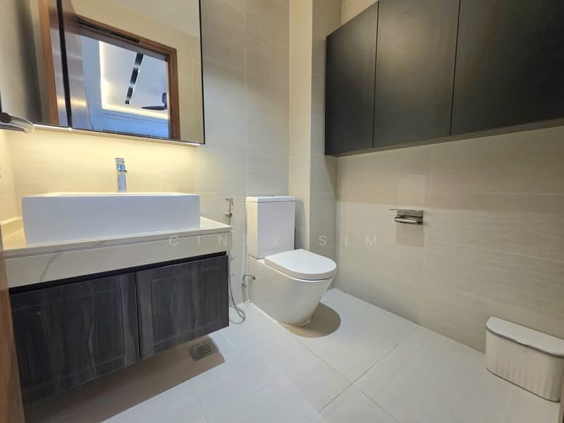 Jalan Jarak, Jalan Jarak, 6 Bedrooms, 5,255 sqft, Semi-Detached House For Sale, by Cindy Sim, 500221381 - Powder room - PropertyGuru.com.sg