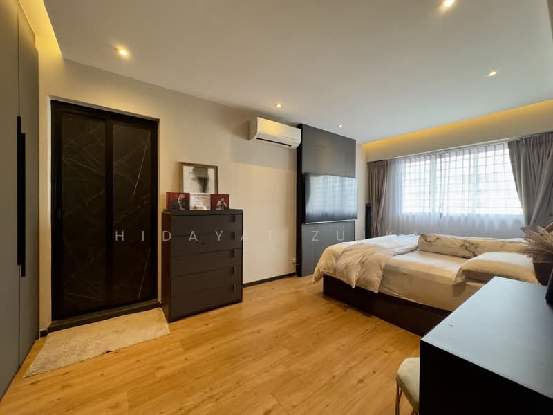 305 Canberra Road, 305 Canberra Road, 3 Bedrooms, 1,517 sqft, HDB Flat For Sale, by Hidayat Zulka, 500221382 - Master Bedroom - PropertyGuru.com.sg