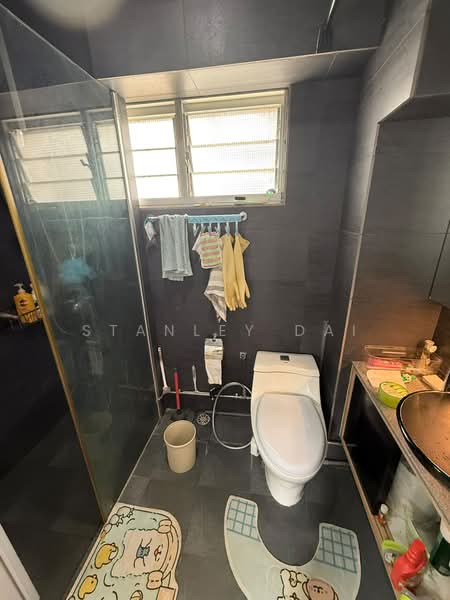 493D Tampines Street 43, 493D Tampines Street 43, 4 Bedrooms, 1,335 sqft, HDB Flat For Sale, by Stanley Dai, 500221384 - Bathroom - PropertyGuru.com.sg