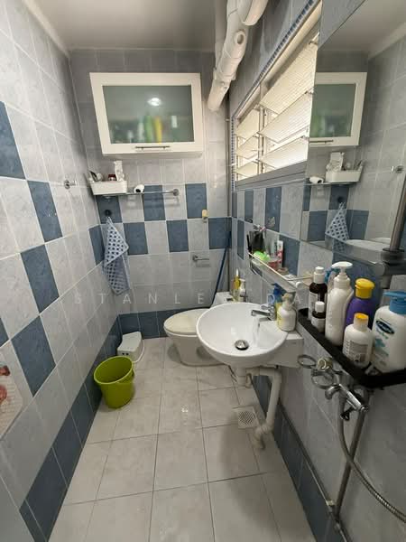 493D Tampines Street 43, 493D Tampines Street 43, 4 Bedrooms, 1,335 sqft, HDB Flat For Sale, by Stanley Dai, 500221384 - Bathroom - PropertyGuru.com.sg