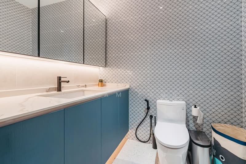 Namly Drive, , 6 Bedrooms, 3,500 sqft, Semi-Detached House For Sale, by Pritam Kaur, 500221399 - Kids' Bathroom - PropertyGuru.com.sg