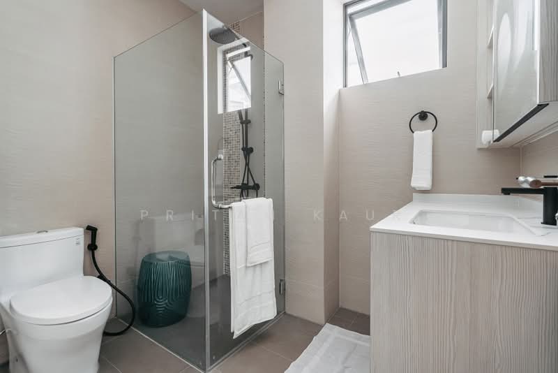 Namly Drive, , 6 Bedrooms, 3,500 sqft, Semi-Detached House For Sale, by Pritam Kaur, 500221399 - Bedroom 3 Bathroom - PropertyGuru.com.sg