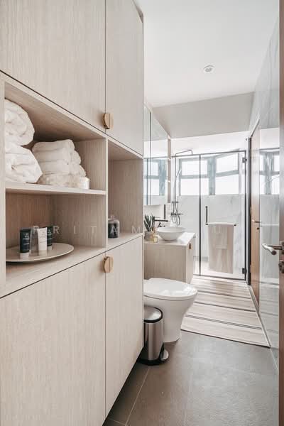 Namly Drive, , 6 Bedrooms, 3,500 sqft, Semi-Detached House For Sale, by Pritam Kaur, 500221399 - Guest Bathroom - PropertyGuru.com.sg