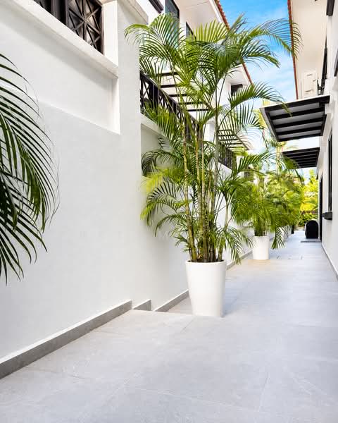 Namly Drive, , 6 Bedrooms, 3,500 sqft, Semi-Detached House For Sale, by Pritam Kaur, 500221399 - Side Porch - PropertyGuru.com.sg