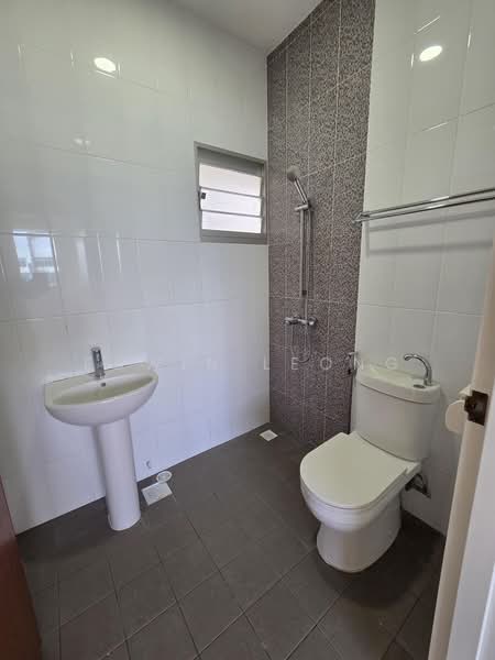 363B Sembawang Crescent, 363B Sembawang Crescent, 1 Bedroom, 731 sqft, HDB Flat For Rent, by Edwin Leong, 500221402 - Bathroom - PropertyGuru.com.sg