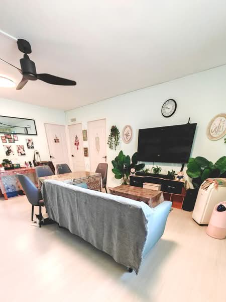 34 Bedok South Avenue 2, 34 Bedok South Avenue 2, 3 Bedrooms, 968 sqft, HDB Flat For Sale, by Natalie Lim, 500221406 - Living Room - PropertyGuru.com.sg