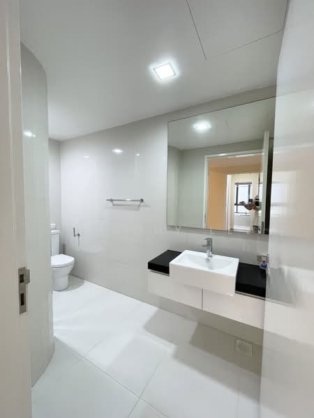 The Interlace, 190 Depot Road, 3 Bedrooms, 1,259 sqft, Condominium For Sale, by Anthony Lee, 500221412 - Bathroom - PropertyGuru.com.sg