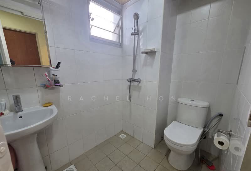440C Clementi Avenue 3, 440C Clementi Avenue 3, 3 Bedrooms, 1,012 sqft, HDB Flat For Sale, by Rachel Hon, 500221424 - Bathroom - PropertyGuru.com.sg