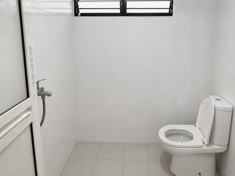 141 Jalan Bukit Merah, 141 Jalan Bukit Merah, 3 Bedrooms, 830 sqft, HDB Flat For Rent, by Casey Koo 古家进, 500221427 - Bathroom - PropertyGuru.com.sg