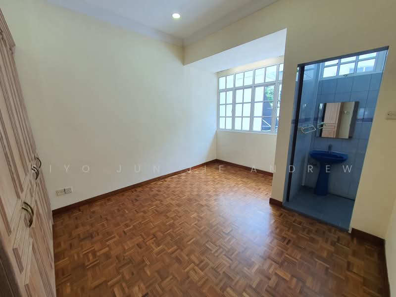 Hock Swee Hill, Begonia Drive, 5 Bedrooms, 3,200 sqft, Semi-Detached House For Rent, by Siyo Jun Jie Andrew, 500221433 - Bathroom - PropertyGuru.com.sg