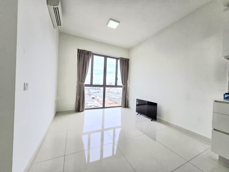 Bedok Residences, 14 Bedok North Drive, 2 Bedrooms, 592 sqft, Condominium For Sale, by Alycia Wang, 500221439 - Living Room - PropertyGuru.com.sg