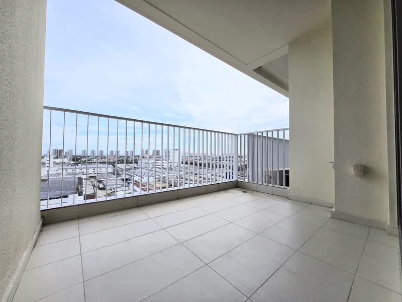 Bedok Residences, 14 Bedok North Drive, 2 Bedrooms, 592 sqft, Condominium For Sale, by Alycia Wang, 500221439 - Balcony - PropertyGuru.com.sg