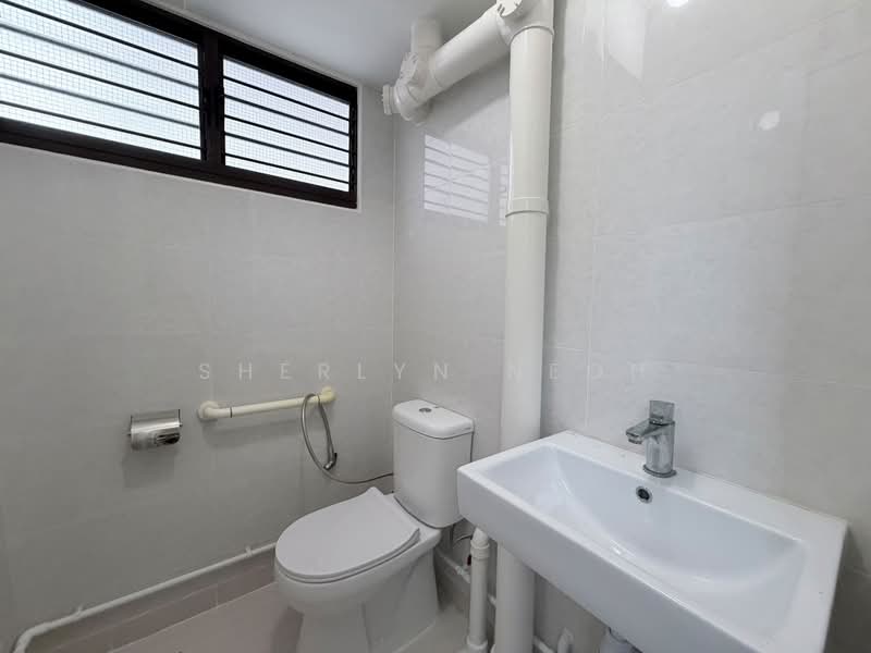 442 Clementi Avenue 3, 442 Clementi Avenue 3, 2 Bedrooms, 732 sqft, HDB Flat For Sale, by Sherlyn Neoh, 500221447 - Bathroom - PropertyGuru.com.sg