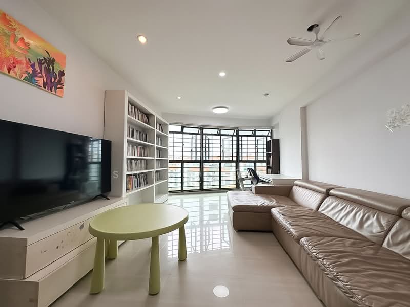 684B Jurong West Street 64, 684B Jurong West Street 64, 3 Bedrooms, 1,195 sqft, HDB Flat For Sale, by Sheryl Koh, 500221448 - Living Room - PropertyGuru.com.sg