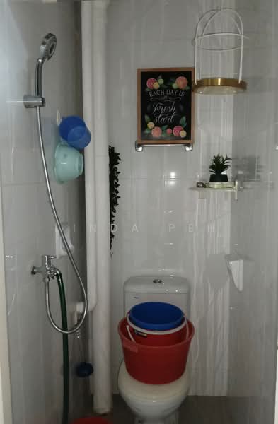 Palm Grove Condo, 19 Palm Grove Avenue, 3 Bedrooms, 1,389 sqft, Condominium For Sale, by Linda Peh, 500221456 - Bathroom - PropertyGuru.com.sg