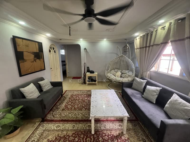 774 Yishun Avenue 3, 774 Yishun Avenue 3, 3 Bedrooms, 958 sqft, HDB Flat For Sale, by Koh KK, 500221462 - Living Room - PropertyGuru.com.sg