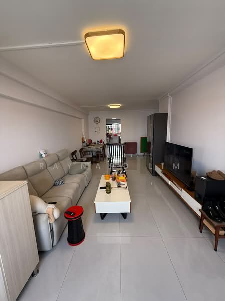 393 Yishun Avenue 6, 393 Yishun Avenue 6, 3 Bedrooms, 1,130 sqft, HDB Flat For Sale, by Raynard Lim, 500221465 - Living Room - PropertyGuru.com.sg