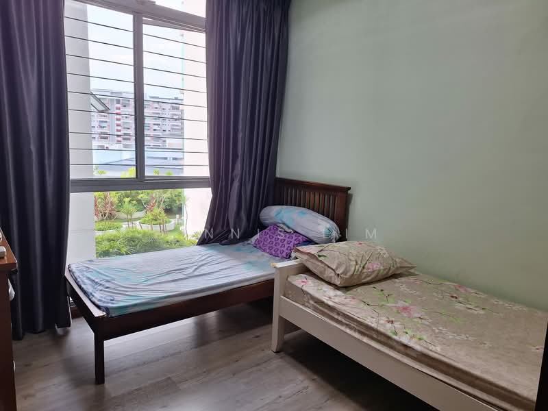 The Lakeshore, 33 Jurong West Street 41, 3 Bedrooms, 1,141 sqft, Condominium For Sale, by Dennis Lim, 500221484 - Bedroom - PropertyGuru.com.sg