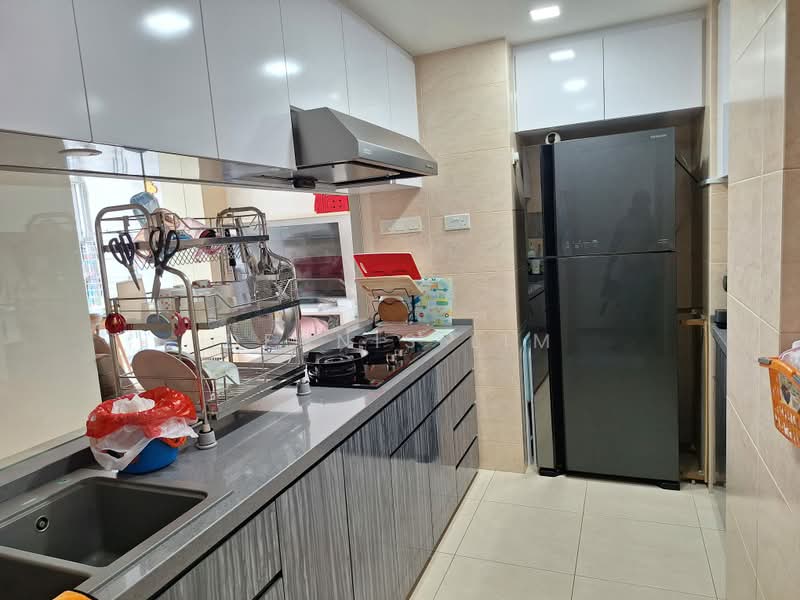 The Lakeshore, 33 Jurong West Street 41, 3 Bedrooms, 1,141 sqft, Condominium For Sale, by Dennis Lim, 500221484 - Kitchen - PropertyGuru.com.sg