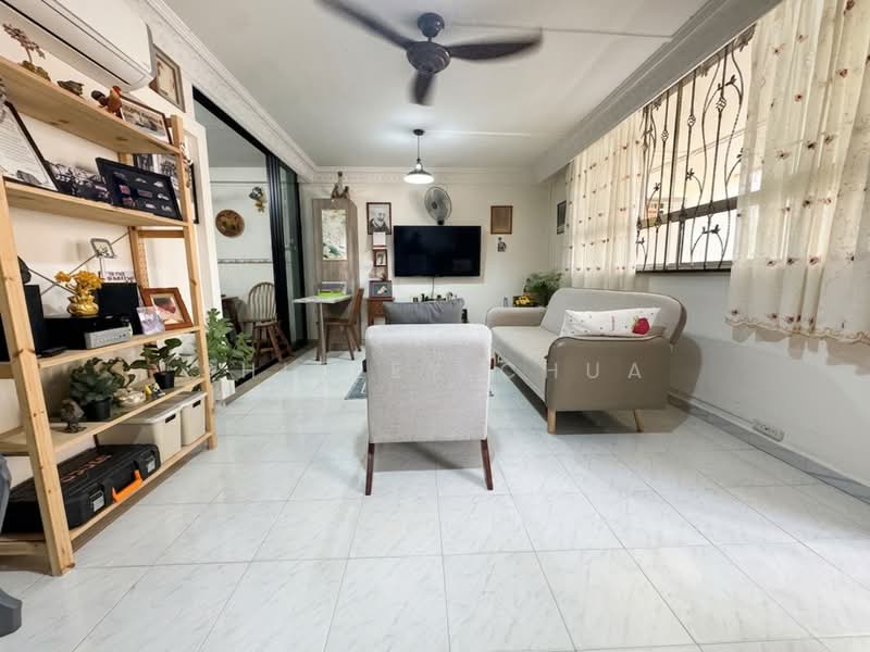 123 Bedok Reservoir Road, 123 Bedok Reservoir Road, 3 Bedrooms, 904 sqft, HDB Flat For Sale, by Shirley Chua, 500221491 - Living Room - PropertyGuru.com.sg