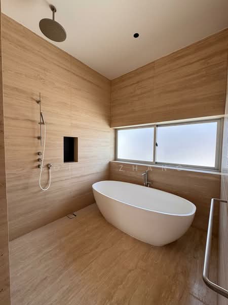 Designer Renovated Bungalow with Pool at Duchess Rd - 6B7B plus Helper room, Duchess Road, 6 Bedrooms, 6,000 sqft, Detached House For Rent, by Sofia Zhang, 500221505 - Master Bath - PropertyGuru.com.sg