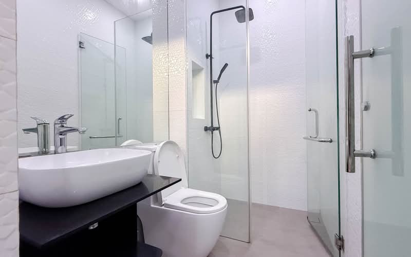 3 Storey Landed in D15!, Burnfoot Terrace, 8 Bedrooms, 2,900 sqft, Terraced House For Sale, by Alton Nah, 500221516 - Bathroom - PropertyGuru.com.sg