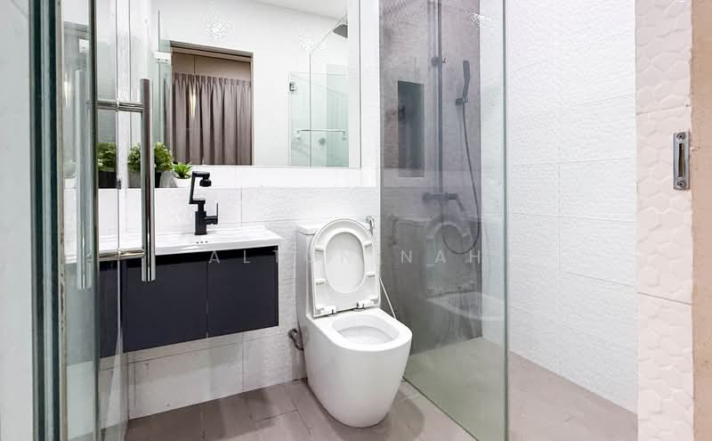 3 Storey Landed in D15!, Burnfoot Terrace, 8 Bedrooms, 2,900 sqft, Terraced House For Sale, by Alton Nah, 500221516 - Bathroom - PropertyGuru.com.sg