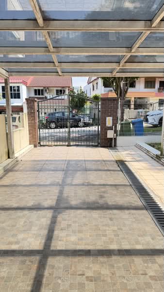 Hillview Garden Estate, Jalan Dermawan, 4 Bedrooms, 1,600 sqft, Corner Terrace For Sale, by Jasmine Ong, 500221533 - Drive way - PropertyGuru.com.sg