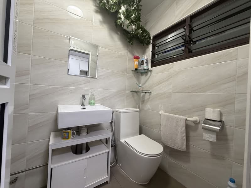Blk 191 Bukit Batok west ave 6, Blk 191 Bukit Batok west ave 6, 4 Bedrooms, 1,292 sqft, HDB Flat For Sale, by Joey Tan, 500221545 - Bathroom - PropertyGuru.com.sg