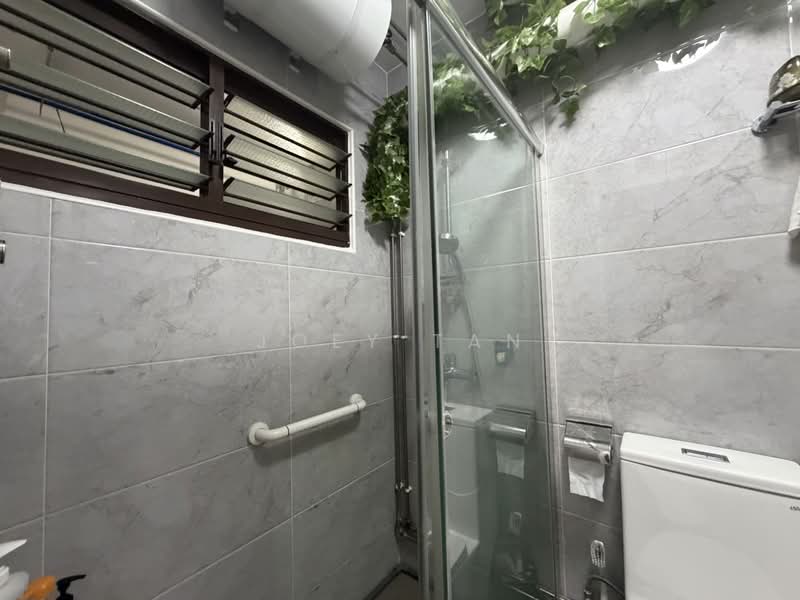 Blk 191 Bukit Batok west ave 6, Blk 191 Bukit Batok west ave 6, 4 Bedrooms, 1,292 sqft, HDB Flat For Sale, by Joey Tan, 500221545 - Bathroom - PropertyGuru.com.sg