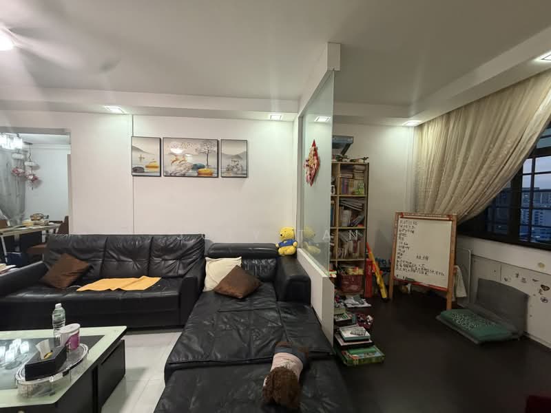 Blk 191 Bukit Batok west ave 6, Blk 191 Bukit Batok west ave 6, 4 Bedrooms, 1,292 sqft, HDB Flat For Sale, by Joey Tan, 500221545 - Living Room - PropertyGuru.com.sg