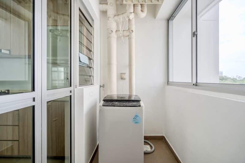 70B Telok Blangah Heights, 70B Telok Blangah Heights, 3 Bedrooms, 1,001 sqft, HDB Flat For Sale, by Serence Playford, 500221557 - Balcony - PropertyGuru.com.sg