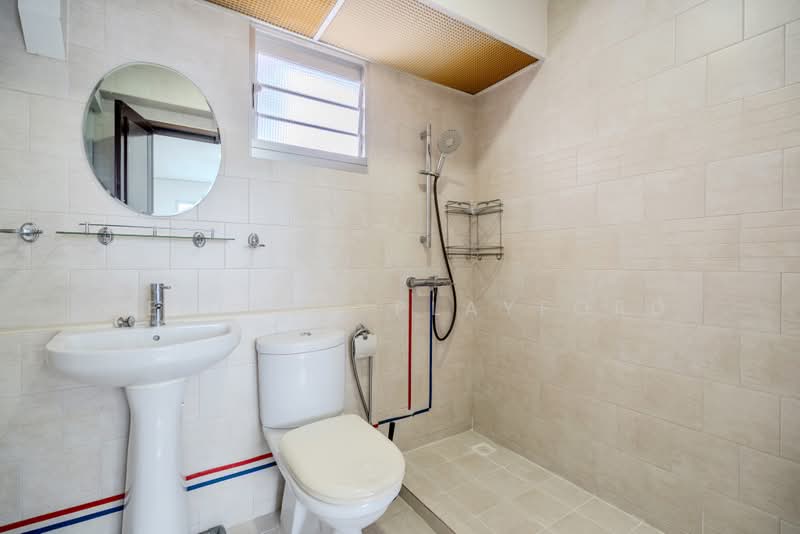 70B Telok Blangah Heights, 70B Telok Blangah Heights, 3 Bedrooms, 1,001 sqft, HDB Flat For Sale, by Serence Playford, 500221557 - Bathroom - PropertyGuru.com.sg