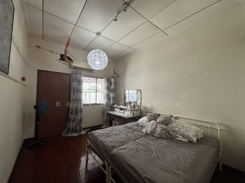 Fulton Avenue, Fulton Avenue, 3 Bedrooms, 2,100 sqft, Terraced House For Sale, by Betty Chiang, 500221563 - Common Room 1 - PropertyGuru.com.sg