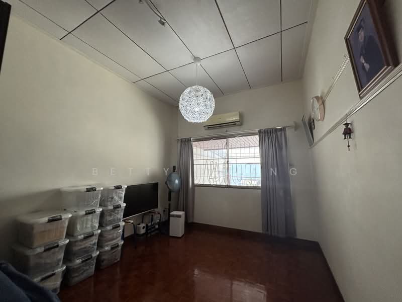Fulton Avenue, Fulton Avenue, 3 Bedrooms, 2,100 sqft, Terraced House For Sale, by Betty Chiang, 500221563 - Common Room 2 - PropertyGuru.com.sg