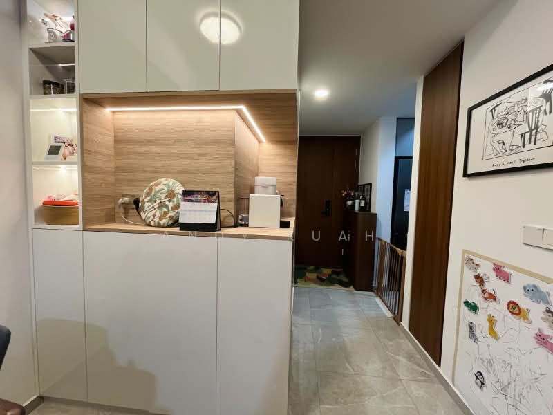 Stirling Residences, 21 Stirling Road, 2 Bedrooms, 658 sqft, Condominium For Sale, by Andy Kuah, 500221579 - Entrance - PropertyGuru.com.sg