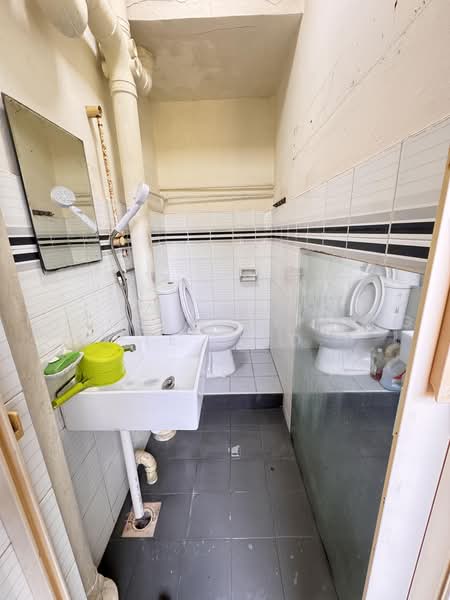 Lagoon View, 5000L Marine Parade Road, Room Rental, 80 sqft, Apartment For Rent, by LEO, 500221586 - Bathroom - PropertyGuru.com.sg