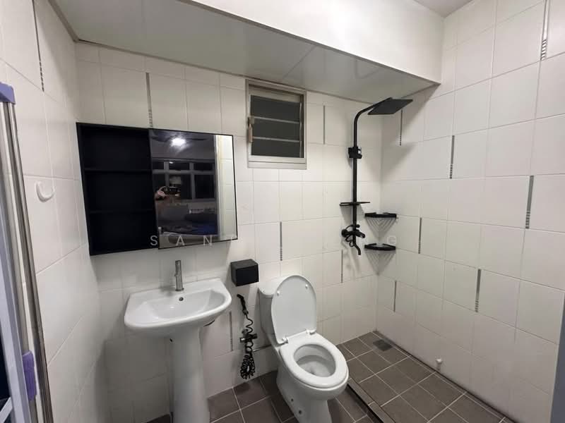 23 Teban Gardens Road, 23 Teban Gardens Road, 2 Bedrooms, 775 sqft, HDB Flat For Sale, by Sandy Hong, 500221591 - Bathroom - PropertyGuru.com.sg