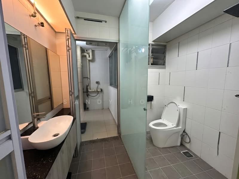 23 Teban Gardens Road, 23 Teban Gardens Road, 2 Bedrooms, 775 sqft, HDB Flat For Sale, by Sandy Hong, 500221591 - Bathroom - PropertyGuru.com.sg