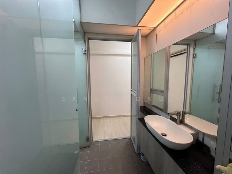 23 Teban Gardens Road, 23 Teban Gardens Road, 2 Bedrooms, 775 sqft, HDB Flat For Sale, by Sandy Hong, 500221591 - Bathroom - PropertyGuru.com.sg