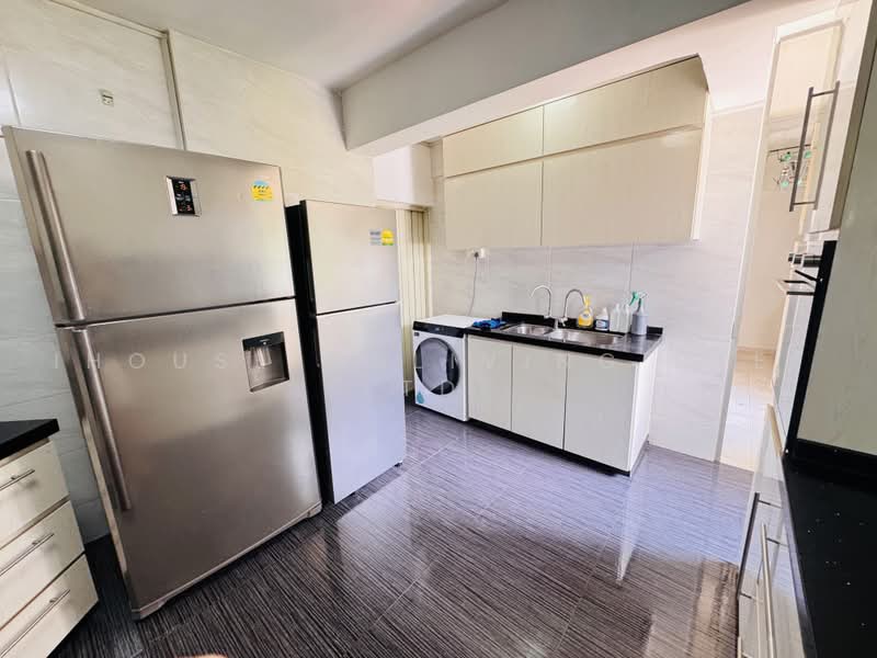 Lagoon View, 5000L Marine Parade Road, Room Rental, 120 sqft, Apartment For Rent, by LEO, 500221592 - Kitchen - PropertyGuru.com.sg