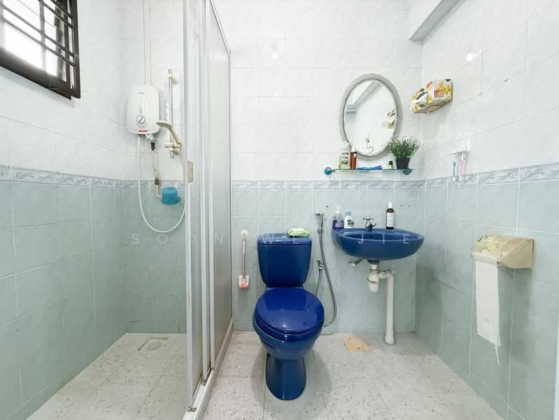 23 Jalan Membina, 23 Jalan Membina, 3 Bedrooms, 969 sqft, HDB Flat For Sale, by Soon Wei Jie, 500221594 - Bathroom - PropertyGuru.com.sg