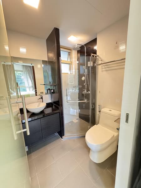 Trellis Towers, 700 Toa Payoh Lorong 1, Room Rental, 120 sqft, Condominium For Rent, by LEO, 500221605 - Bathroom - PropertyGuru.com.sg