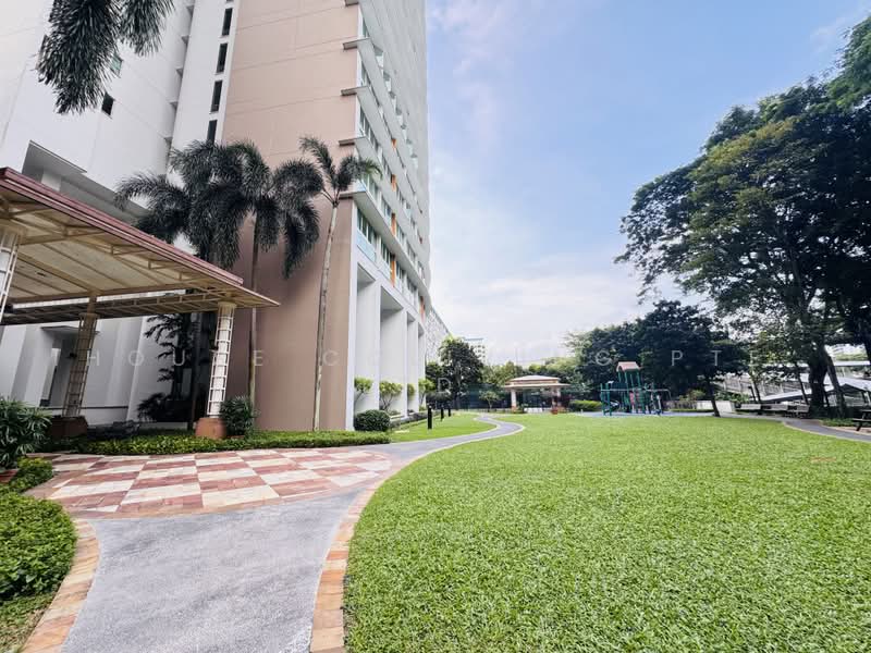 Trellis Towers, 700 Toa Payoh Lorong 1, Room Rental, 120 sqft, Condominium For Rent, by LEO, 500221605 - Exterior - PropertyGuru.com.sg
