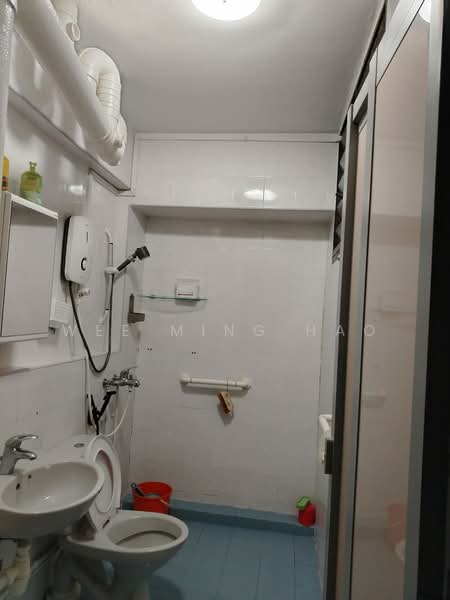 717 Tampines Street 72, 717 Tampines Street 72, Pasir Ris / Tampines, Room Rental, 120 sqft, HDB Flat For Rent, by Wee Ming Hao, 500221615 - Bathroom - PropertyGuru.com.sg
